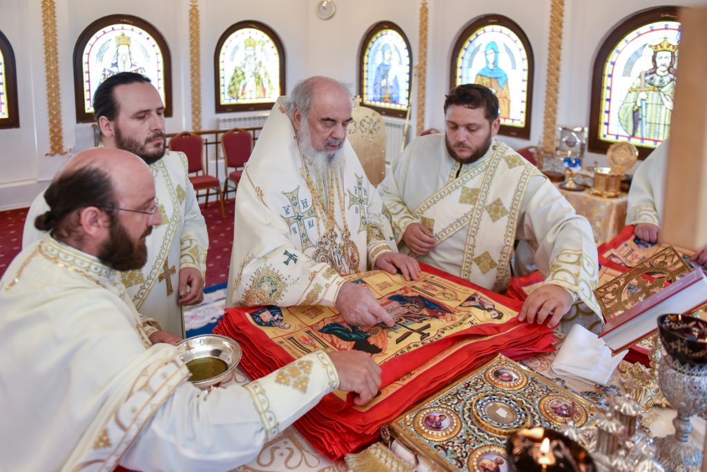 Aproape 1.300 de Antimise au fost sfinţite de Patriarhul României