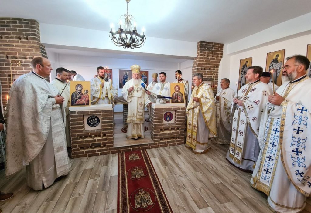 Capela Bazei 71 Aeriană din Câmpia Turzii, resfințită de trei ierarhi