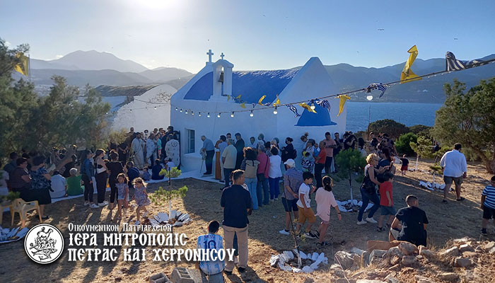 Εκατοντάδες πιστοί και φέτος στη νησίδα των Αγίων Πάντων
