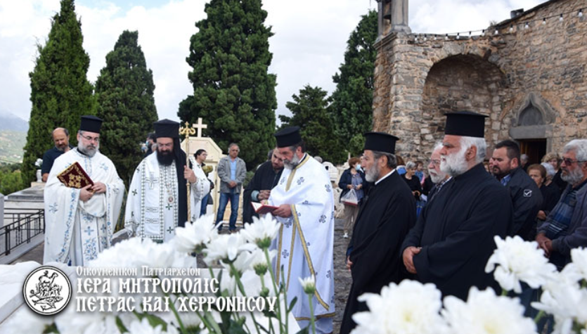 Ψυχοσάββατο προ της Πεντηκοστής στο Κοιμητήριο Νεαπόλεως Λασιθίου