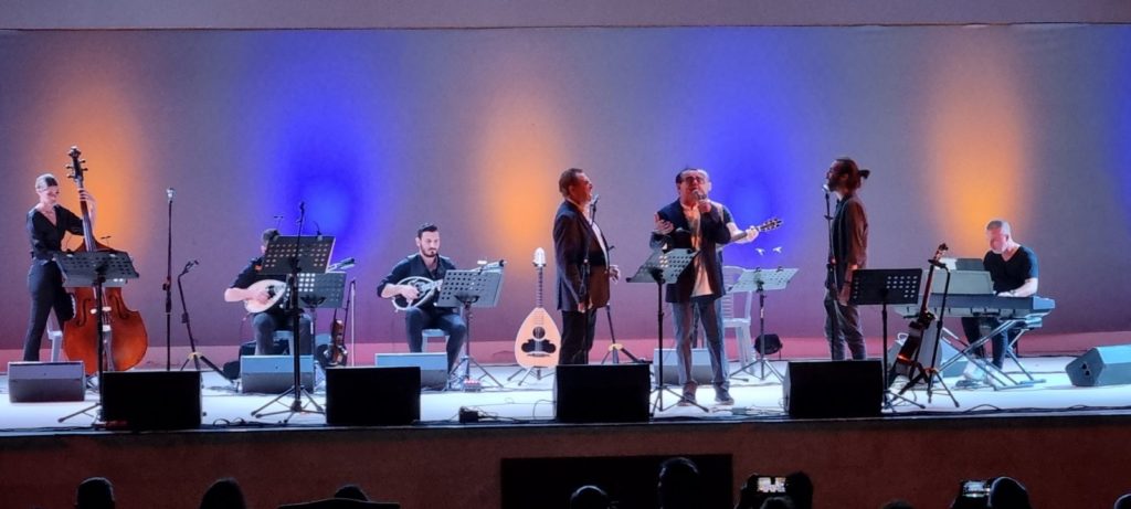 Μεγάλη επιτυχία είχε η συναυλία προς τιμή του Κύπριου τραγουδιστή Μιχάλη Βιολάρη στη Μητρόπολη Ταμασού