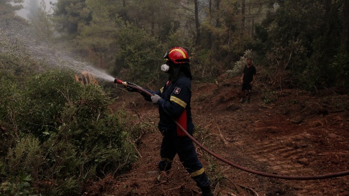 Πυρκαγιά στην περιοχή Γάια Ευβοίας: Προληπτική εκκένωση του χωριού Κρεμαστός