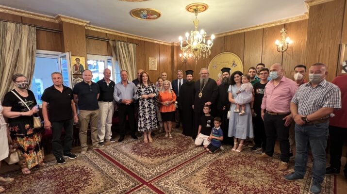 Πλήθος Λαρισαίων ευχήθηκε στον Μητροπολίτη Ιερώνυμο