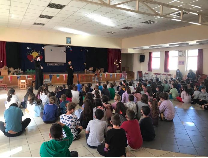 Ο Μητροπολίτης Καρπενησίου στους μικρούς μαθητές για την κατασκήνωση της Μητροπόλεως