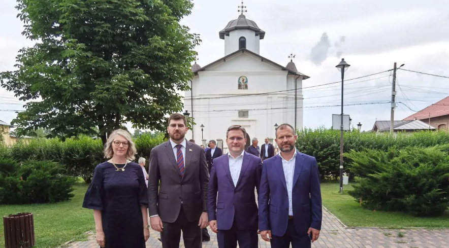 Ministrul Afacerilor Externe al Serbiei a vizitat biserica ctitorită de un prinț sârb în jud. Ialomița