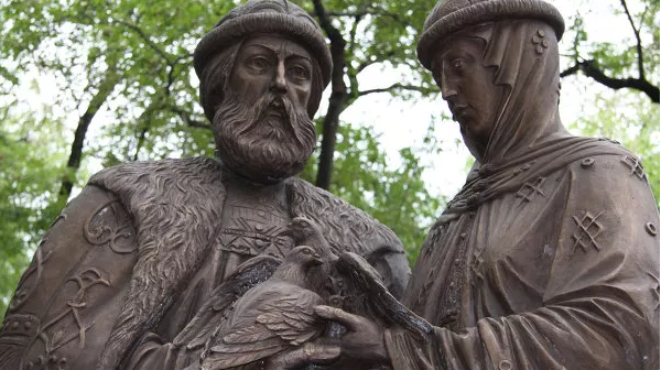 День семьи, любви и верности, отмечаемый в день памяти благоверных князя Петра и княгини Февронии, стал в России официальным государственным праздником