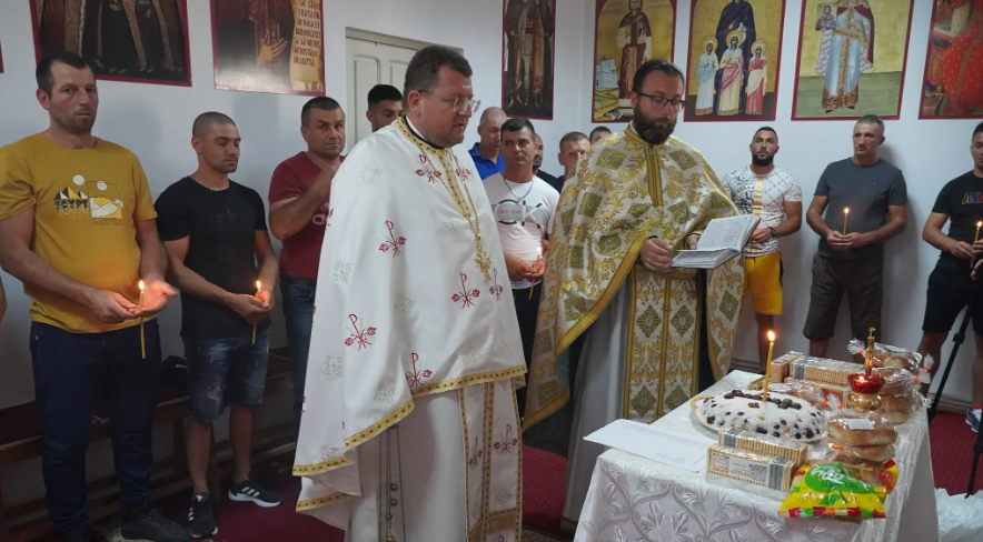 Protopopul de Galați s-a rugat împreună cu angajații și deținuții penitenciarului de maximă siguranță din localitate