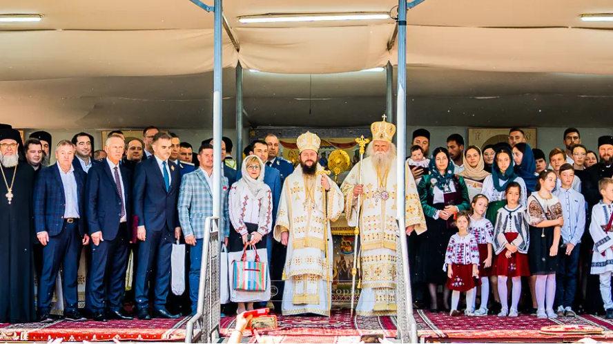 Catedrala Arhiepiscopală din Suceava şi-a serbat ocrotitorul. Sfânta Liturghie a fost tradusă în limbaj mimico-gestual