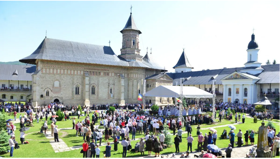Neamțul, cea mai veche mănăstire din Moldova, și-a serbat hramul istoric