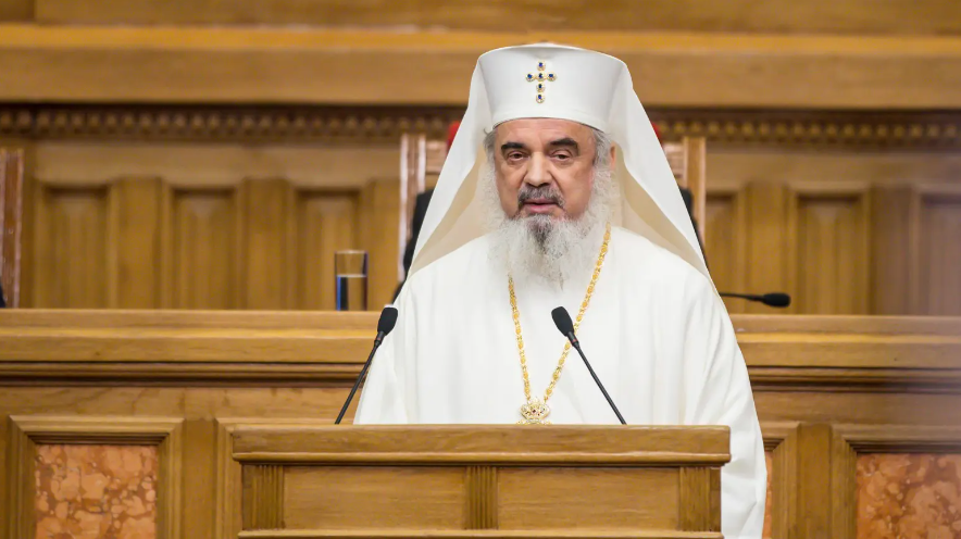 Patriarhul Daniel: Cruce şi Înviere, suferinţă şi biruinţă în istoria poporului român