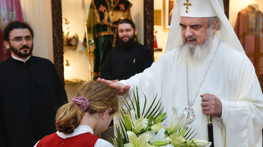 Patriarch Daniel blesses and encourages students sitting for national exams