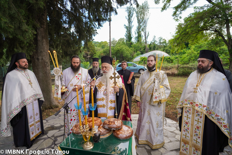 Εσπερινός του Αγίου Πνεύματος στην ενορία Αγίας Τριάδος Πανοράματος Βεροίας
