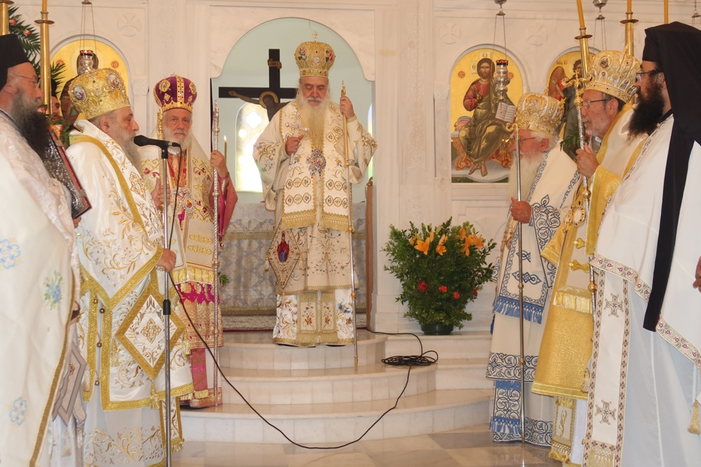 Πολυαρχιερατική Θεία Λειτουργία στη μνήμη του Αγίου Αθανασίου του Παρίου