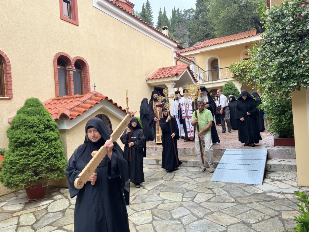 Η Εξόδιος ακολουθία της μακαριστής μοναχής Φιλοθέης στη Μονή Ευαγγελιστρίας Αλιάρτου