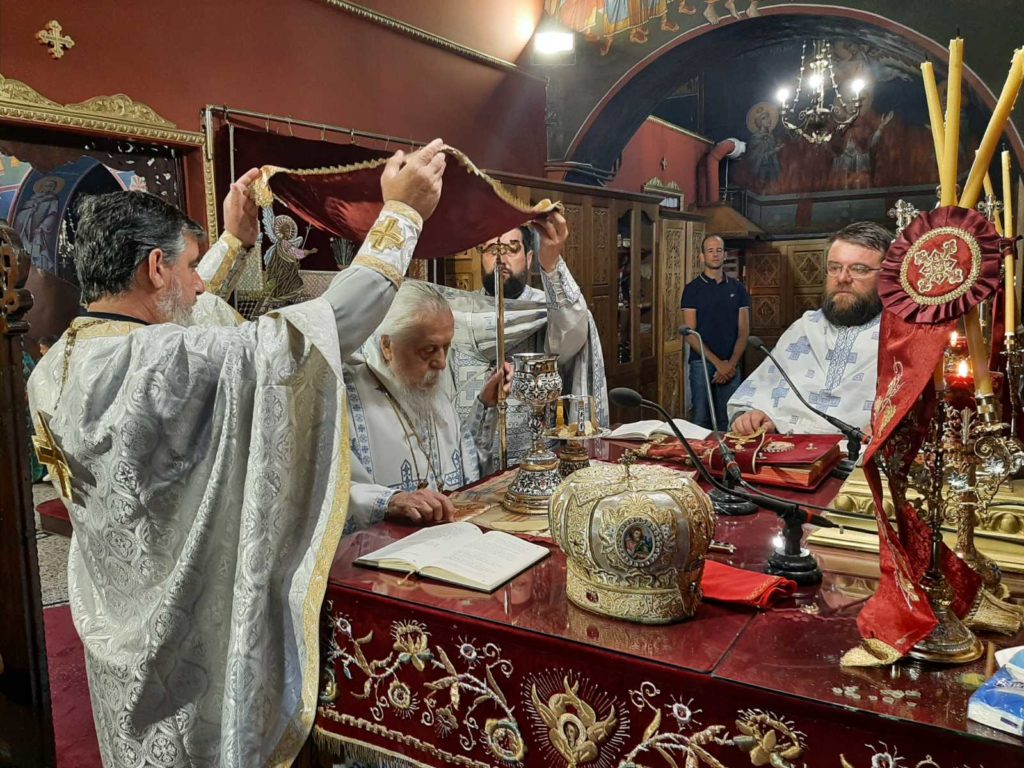 Ιερουργούντος του Μητροπολίτη Παραμυθίας η εορτή της Πεντηκοστής στην Ηγουμενίτσα