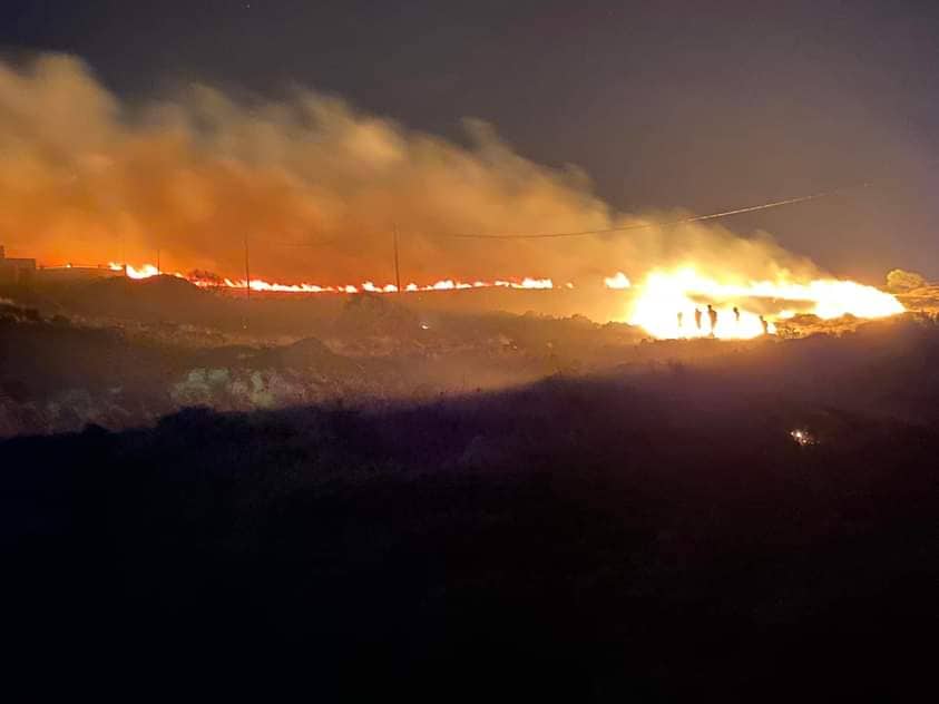 Πυρκαγιά στην Πάρο – Αποφεύχθηκε ο κίνδυνος για το μοναστήρι του Αγίου Αντωνίου