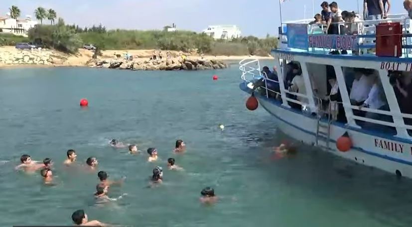 Αναβίωσε το έθιμο του Τιμίου Σταυρού στο Παραλίμνι