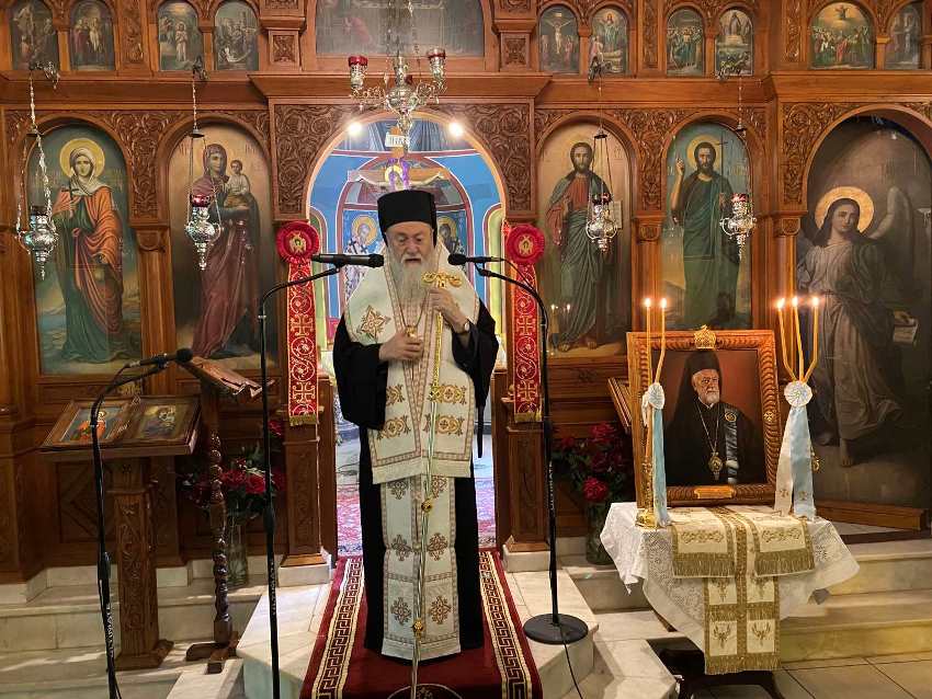 Τρισάγιο για τον Μακαριστό προκάτοχό του Παντελεήμονα Καρανικόλα τέλεσε ο Μητροπολίτης Κορίνθου