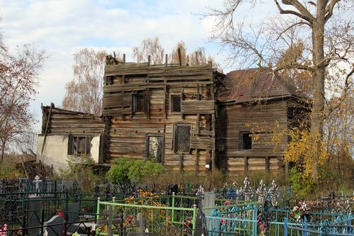 Волонтеры и местные жители восстанавливают уникальную деревянную церковь в Костромской области