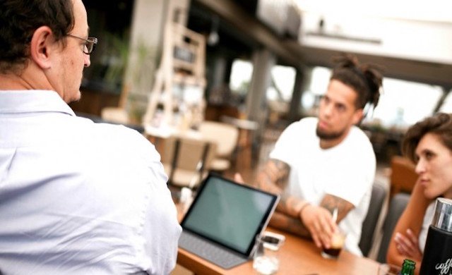 Λέει εκείνα που πρέπει