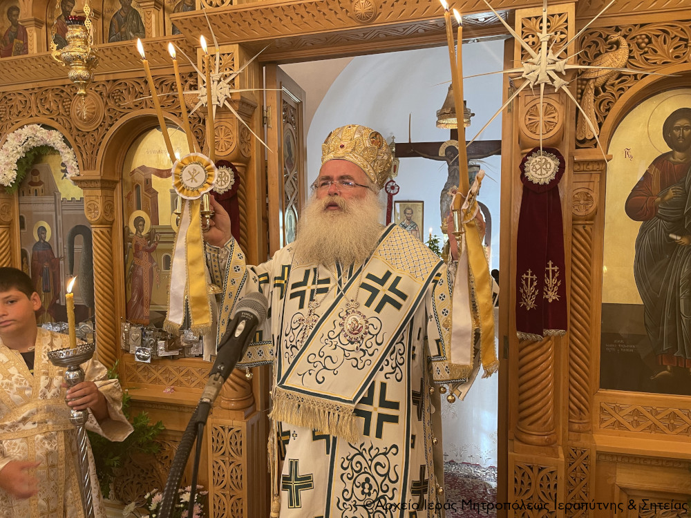 Με Αρχιερατική Θεία Λειτουργία πανηγύρισε ο Ιερός Ναός Οσίας Ειρήνης Χρυσοβαλάντου Μακρύ Γιαλού