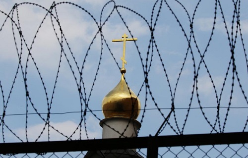 Министерство юстиции разрешило священникам проносить в СИЗО вино и хлеб для причастия