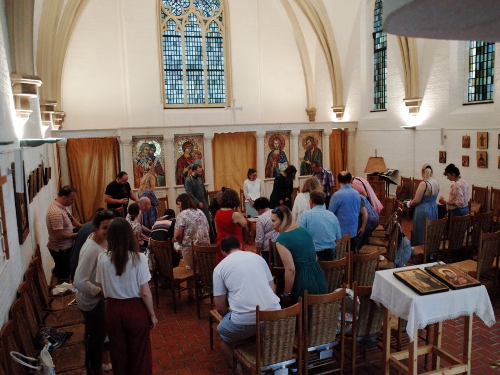 „Литература с поглед към Бога“ – беседа за вярата и писането в българската енория в Хамбург