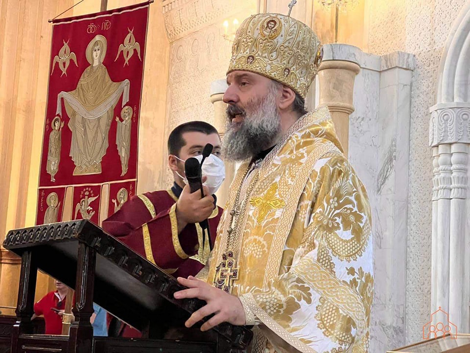  მიტროპოლიტმა შიომ კიდევ ერთხელ დალოცა აბიტურიენტები და წარმატება უსურვა მათ ცხოვრების გზაზე.