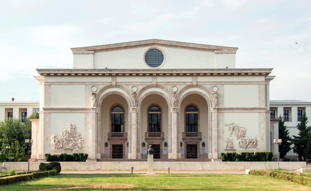 Opera Naţională Bucureşti invită publicul la vizitarea instituţiei în mediul virtual