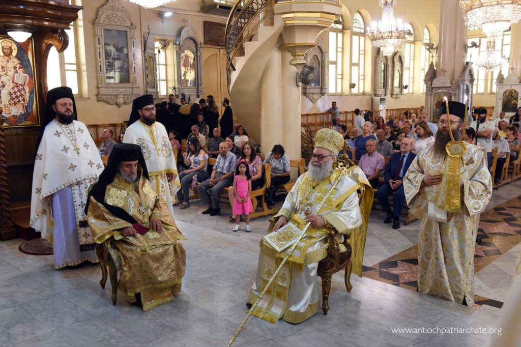 ‎البطريرك يوحنا العاشر يترأس القداس الإلهي في كنيسة الصليب المقدس.