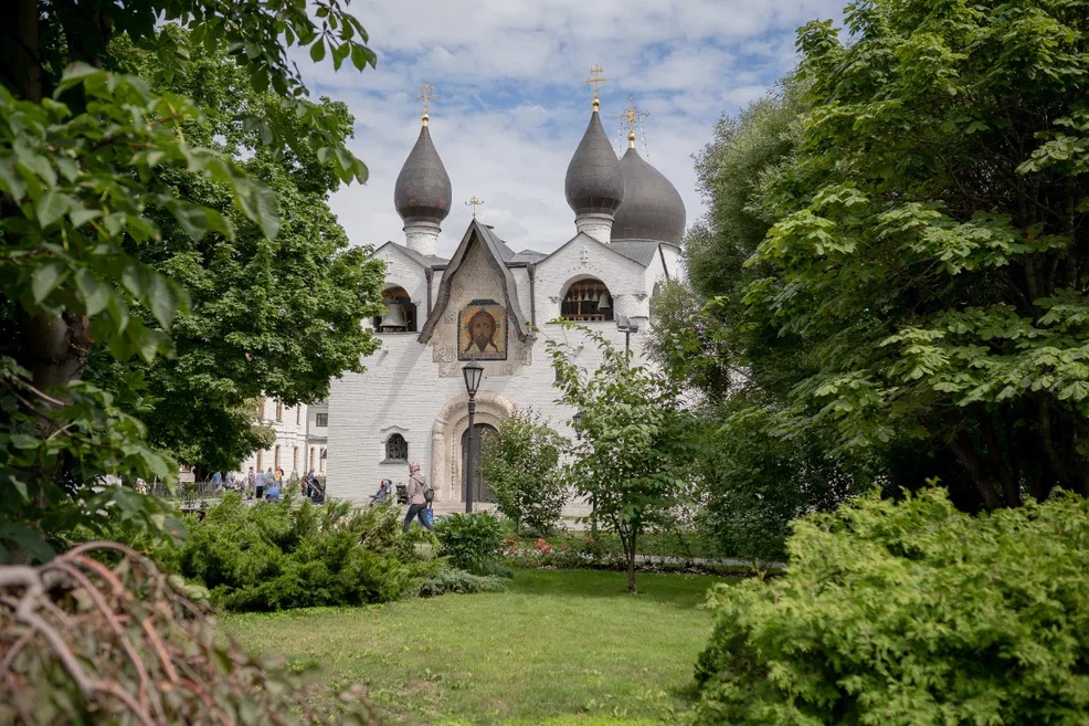 В день памяти преподобномученицы великой княгини Елисаветы более тысячи человек посетили праздничные мероприятия в Марфо-Мариинской обители милосердия в Москве
