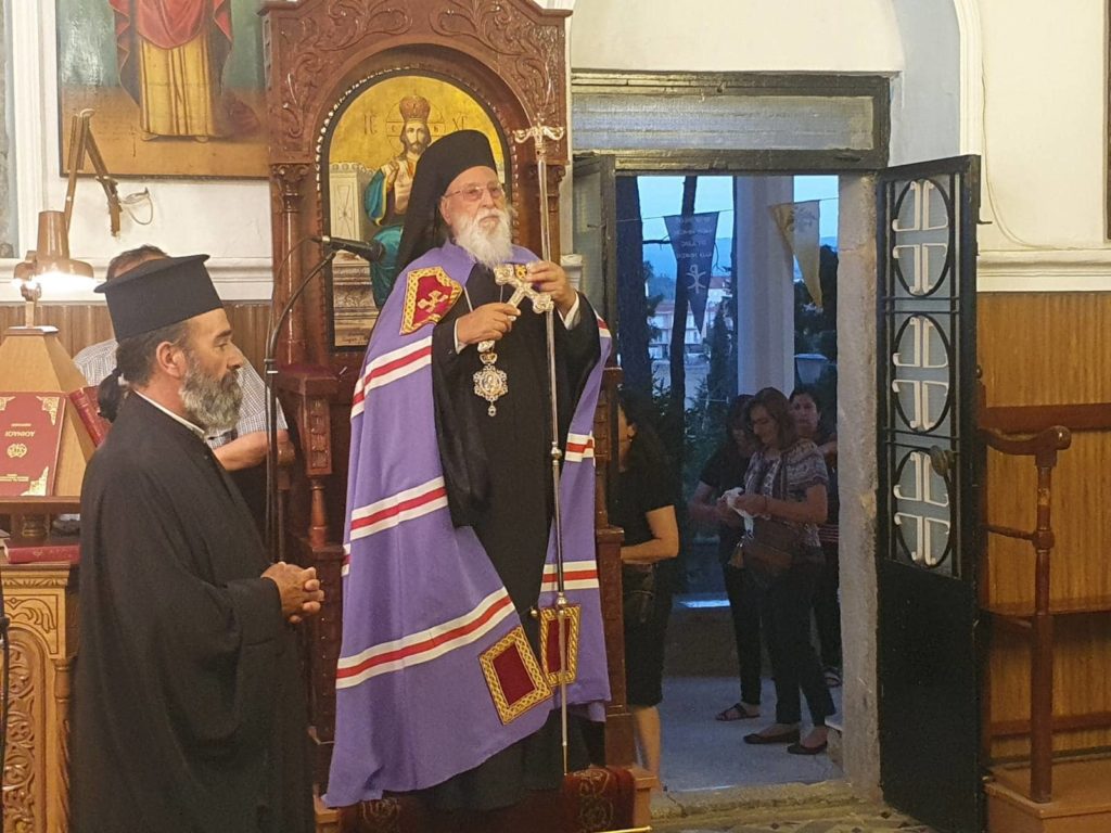 Εσπερινός Αγίων Αποστόλων στο γραφικό εκκλησάκι τους στην Τρίπολη