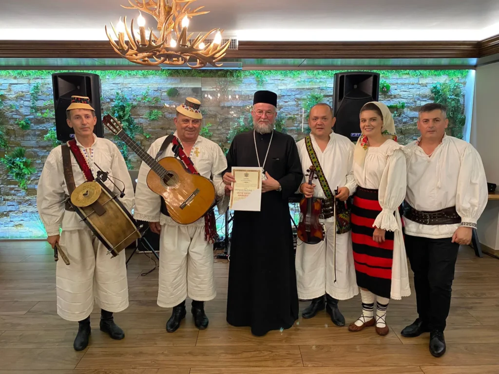 Grupul Iza a fost distins cu „Crucea Voievodală Maramureșeană”