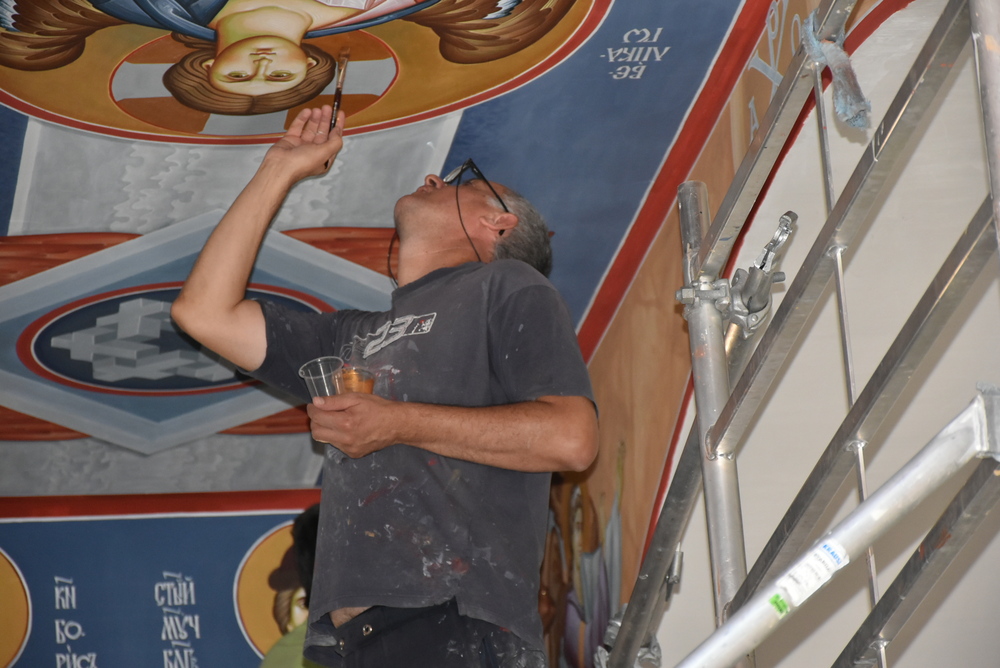 Близо седем хиляди образа има по стените на новия храм „Св. св. Кирил и Методий“ в Ловеч