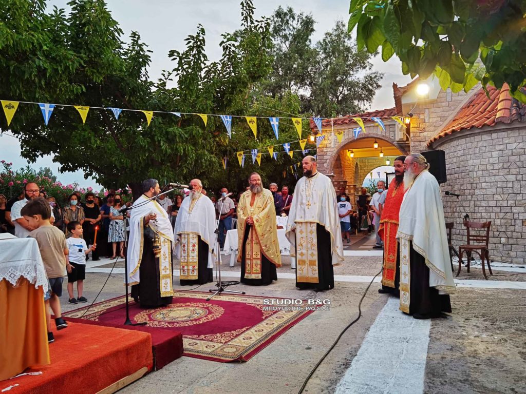 Πλήθος πιστών στον Εσπερινό του Αγίου Παντελεήμονα Δαλαμανάρας Αργολίδας