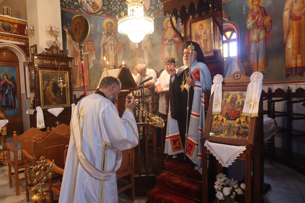 Ο Μητροπολίτης Σύρου στον Ι. Ναό Ευαγγελισμού της Θεοτόκου Σερίφου