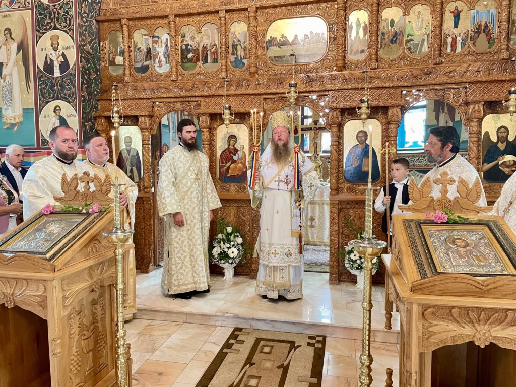 Episcopul Covasnei: Să ne îngrijim de cele pământești prin muncă și să-I lăsăm loc lui Dumnezeu în dobândirea lor