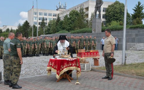 Митрополит Григорий отслужи молебен за годишнината на храма „Свети Седмочисленици“ в НВУ