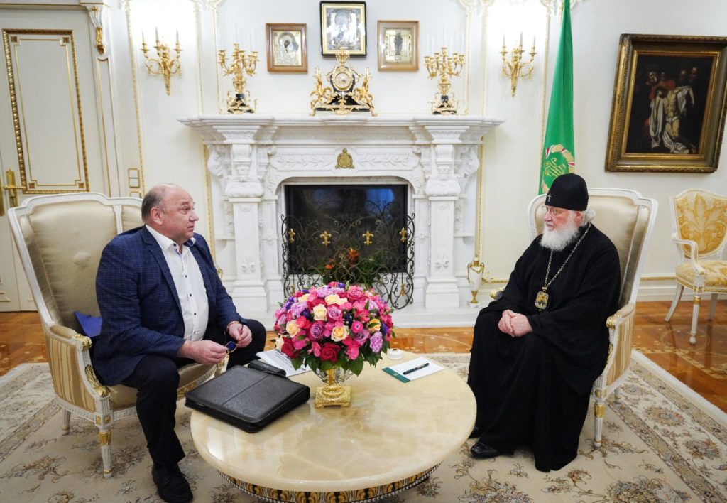 Состоялась встреча Святейшего Патриарха Кирилла с руководителем Департамента национальной политики и межрегиональных связей г. Москвы В.И. Сучковым