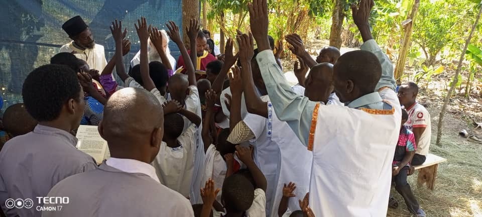 Δυο νέες ενορίες στην Μπουκόμπα και βαπτίσεις Χριστιανών