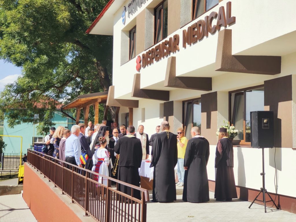 Bistrița-Năsăud: Mitropolitul Andrei a binecuvântat Dispensarul Medical Nușeni, la încheierea lucrărilor de modernizare