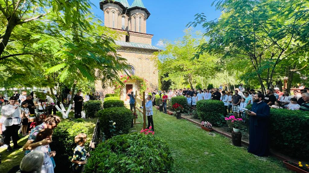75 de tineri au participat la concursul de bătut toaca organizat de o parohie din județul Dâmbovița