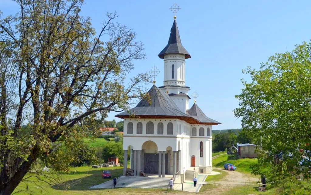 A fost hram la ctitoria Patriarhului Daniel din satul natal