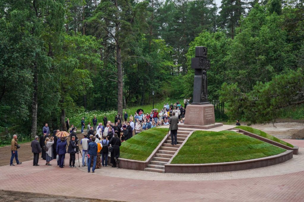 Святейший Патриарх Кирилл освятил поклонный крест в Большой Никоновской бухте на Валааме