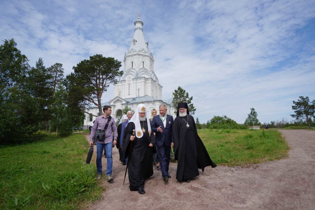 Святейший Патриарх Кирилл освятил храм Всемилостивого Спаса в Авраамиевском скиту Валаамского монастыря