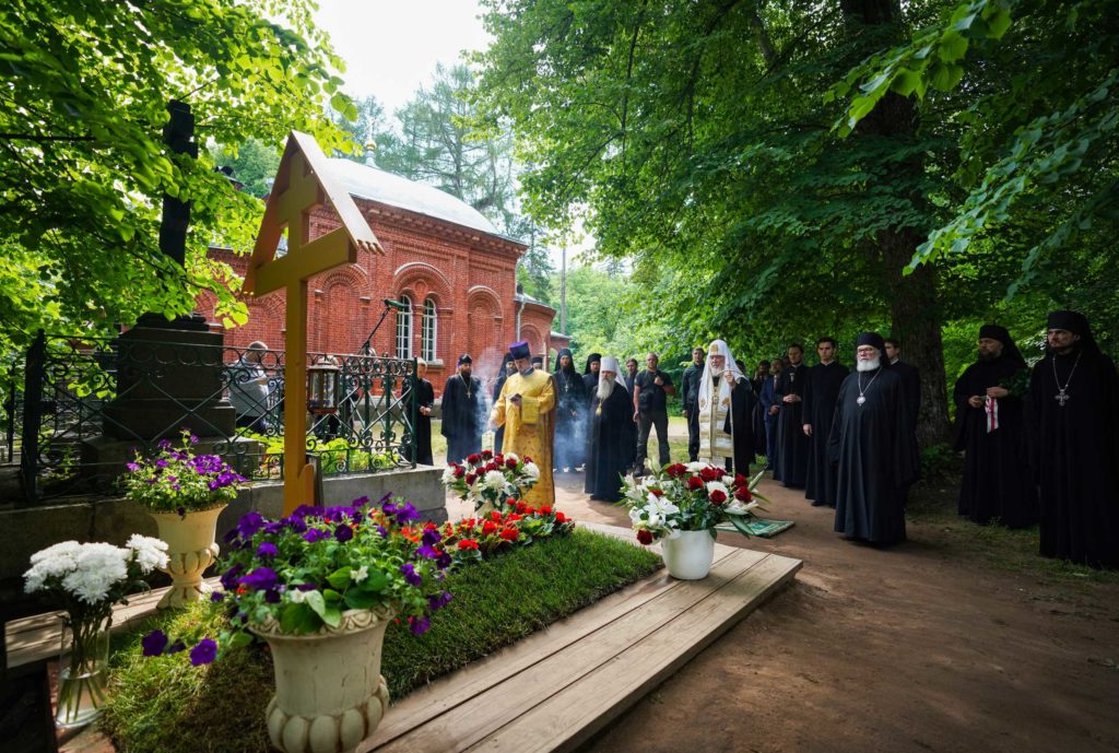 Предстоятель Русской Церкви посетил Игуменское кладбище Валаамского монастыря