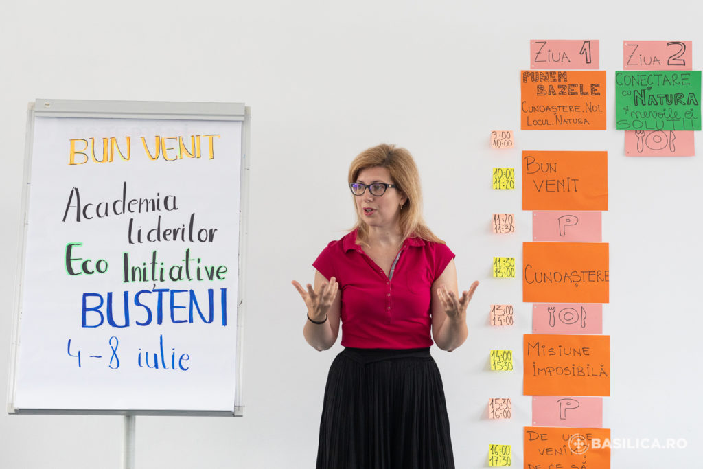 Academia tinerilor lideri de eco-inițiative a debutat luni la Mănăstirea Caraiman