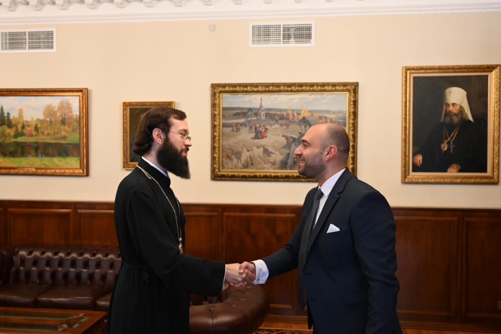 Ο Μητροπολίτης Βολοκολάμσκ συναντήθηκε με τον Λιβανέζο Πρέσβη στη Μόσχα