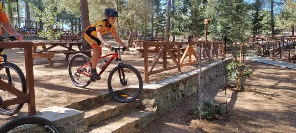 O ποδηλατικός όμιλος της Μητροπόλεως Ταμασού “Άγιος Μνάσων” στο δάσος Μαχαιρά