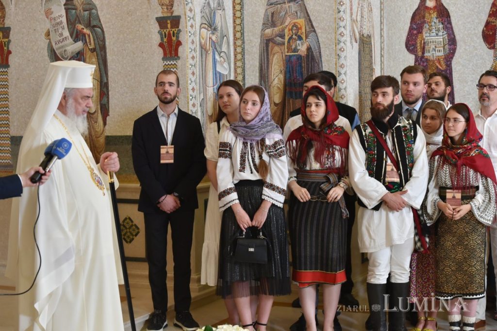 Πατριάρχης Ρουμανίας σε νέους: “Συνδυάστε την προσευχή με τη δράση”